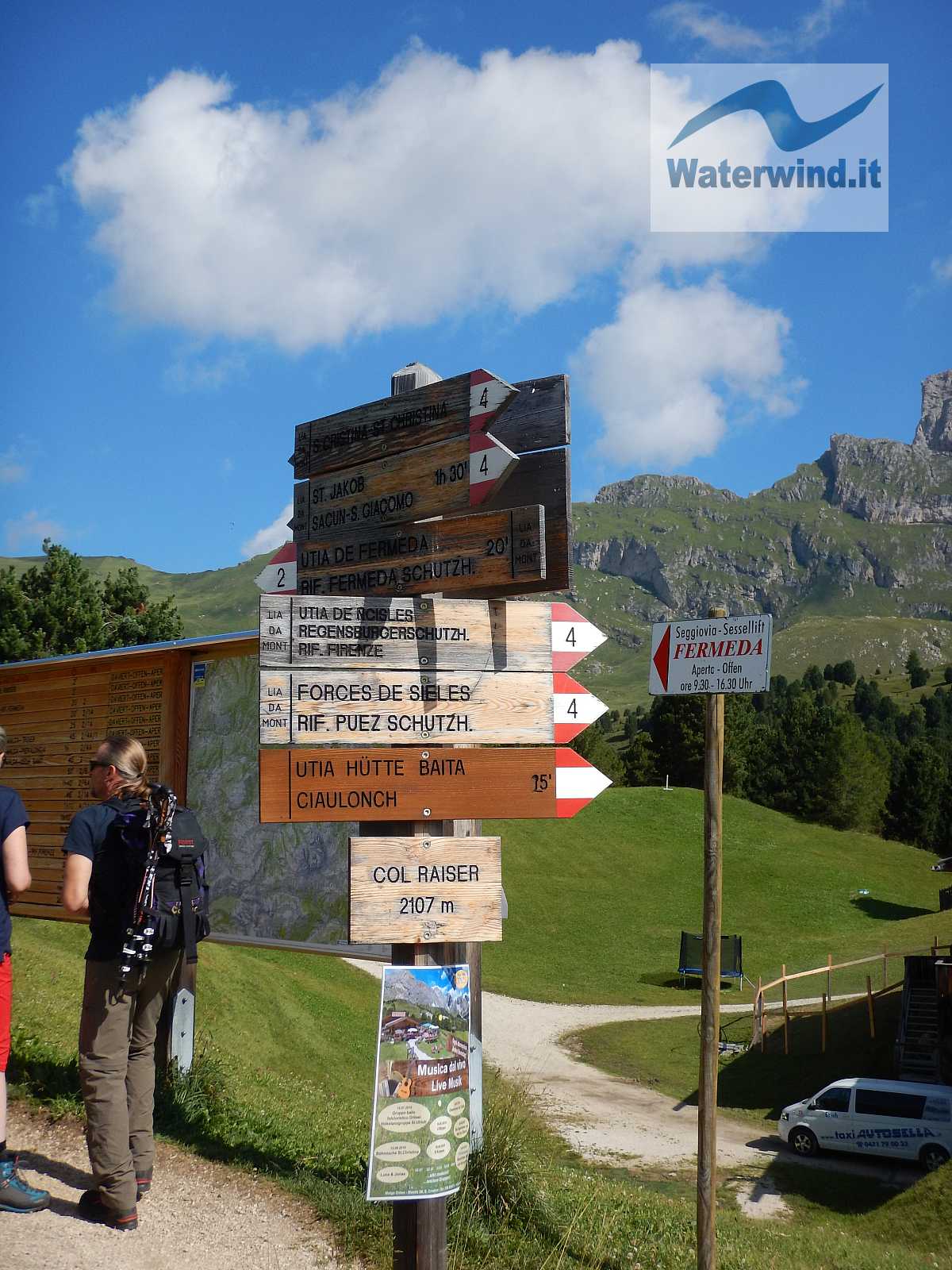 Trekking at Col Raiser Alp (Val Gardena)