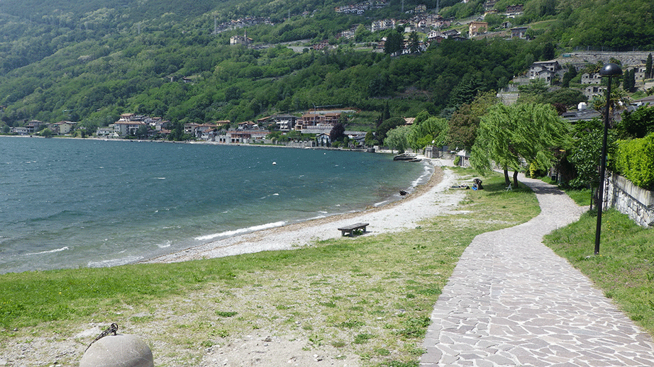 Gera Lario, la spiaggetta a Sud della foce del San Vincenzo 