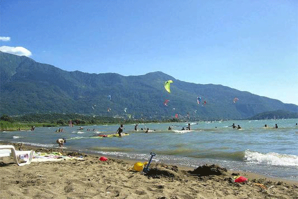 La spiaggia della Punta a Sorico (Lago di Como)