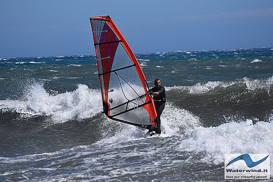 Windsurf ad Albenga con Libeccio