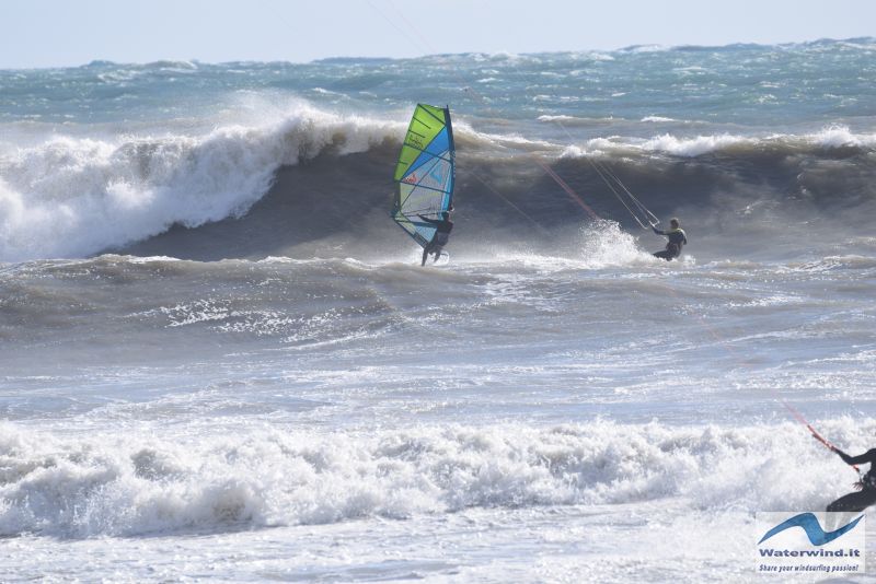 Windsurf Andora Liguria mareggiata 65
