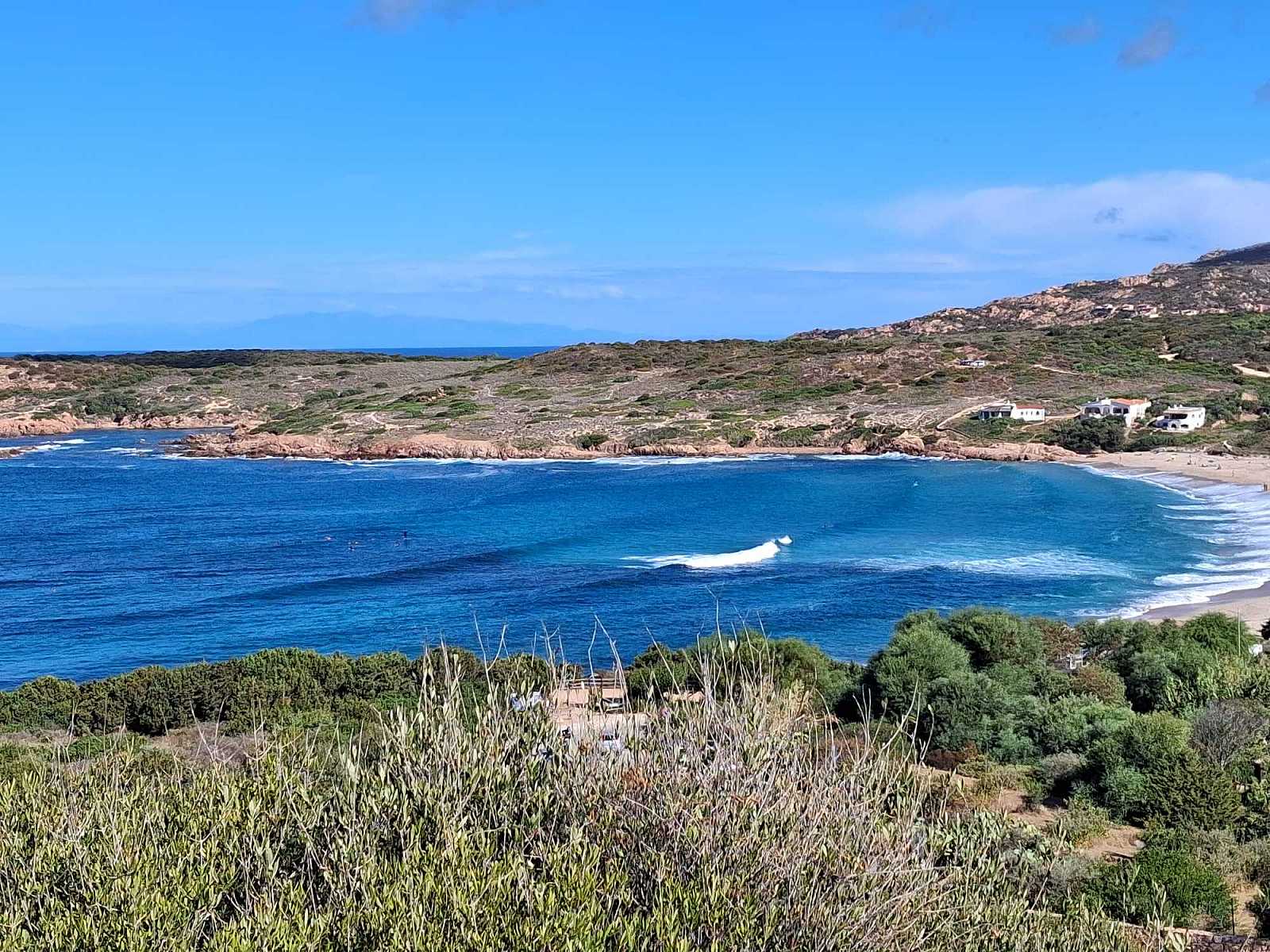 Surf da Onda - Recensione e guida spot: Marinedda, Isola Rossa, Sardegna. La Baia dalla strada di accesso 20261010 114849