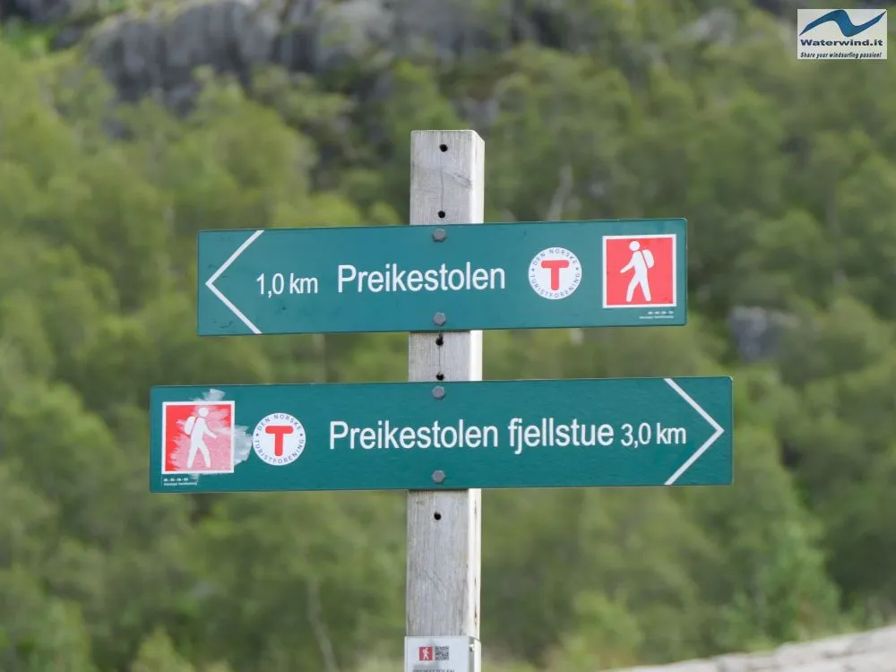 Trekking Preikenstolen Norway 001