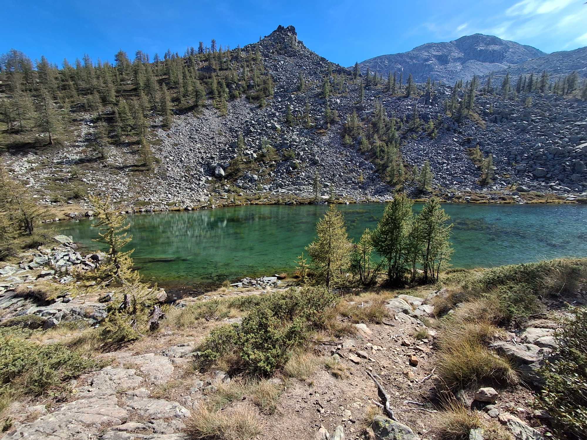 Trekking: da Champorcher al Rifugio Barbustel (Parco del Monte Avic, Valle d'Aosta). Il Lago Nero 20260913 150216