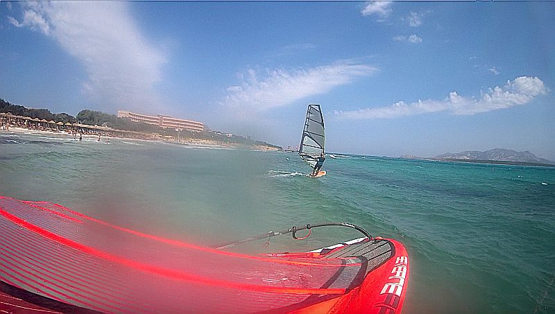 Windsurf, Stintino, Sardegna: partenza da La Pelosa